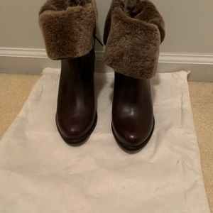 UGG authentic boots (size 8)